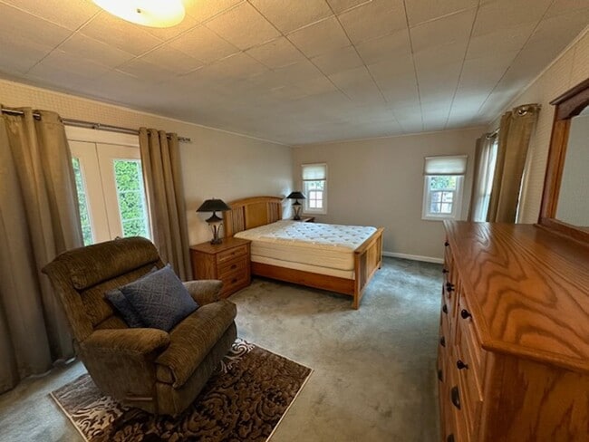 Building Photo - Furnished Story Book Home near Campus with...