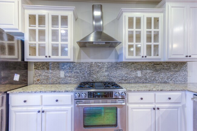 Building Photo - 1333 E 41st Pl