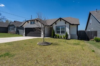 Building Photo - 3 Bed | 2 Bath in Broken Arrow!