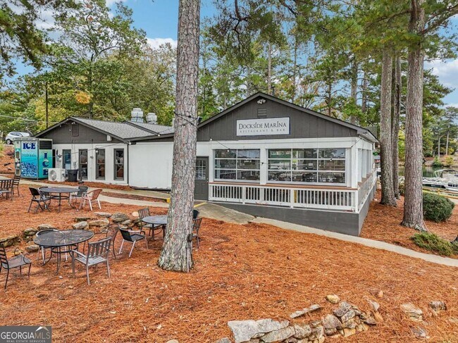 Building Photo - 7379 N Mitchell Ct