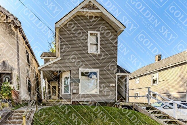 Primary Photo - 817 W Main St