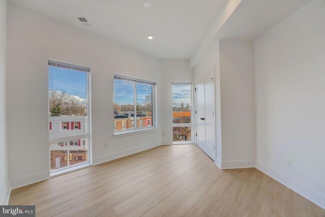 Building Photo - 4200 Lancaster Ave