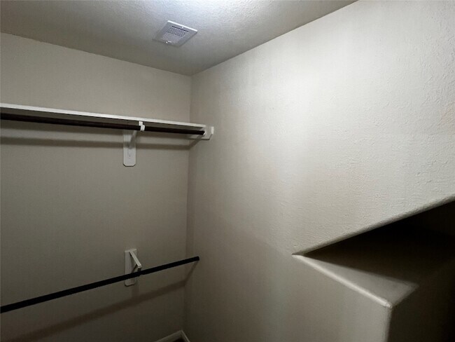 Building Photo - 10621 Sunflower Dr