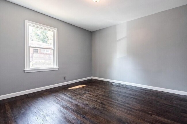 Building Photo - 120 Burbank Dr NW