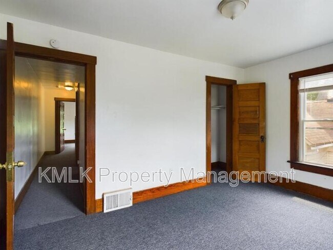 Building Photo - 695 Kling St