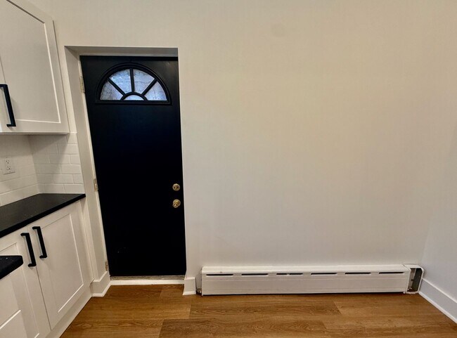 Building Photo - Just RENOVATED open floorplan 3 BED/1 BA H...