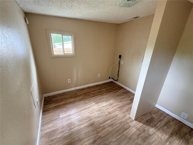 Building Photo - 1759 Temple Terrace S