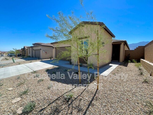 Building Photo - 11611 S Crescent St