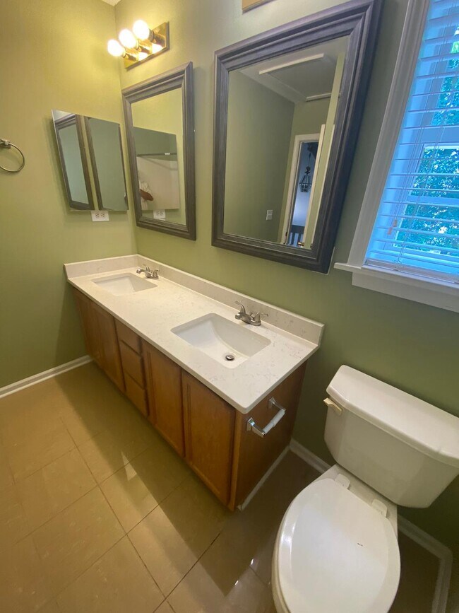 Building Photo - 10660 Holly Ridge Blvd