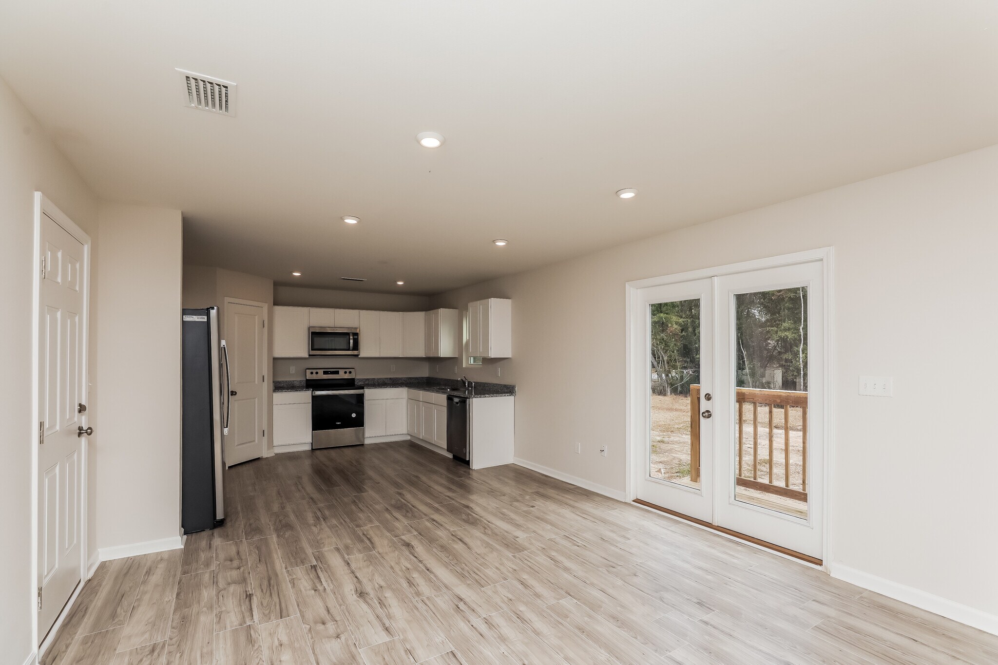 Building Photo - 6220 Travelers Rest Ct