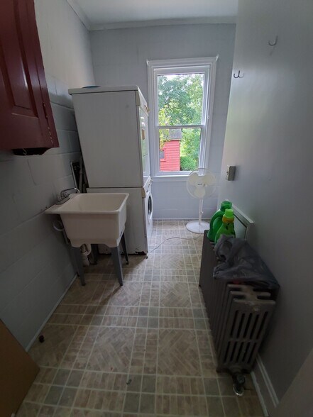 Building Photo - 166 E Pomfret St