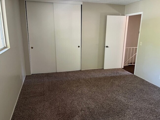 Building Photo - 3 bedroom 1.5 bathroom condo in Davis