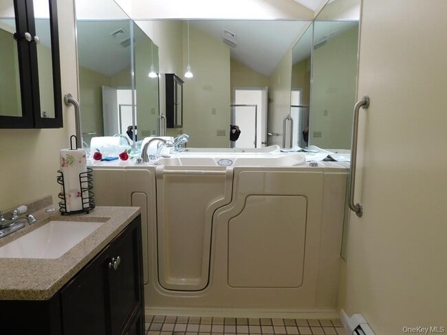 Building Photo - 729 Hewitt Ln