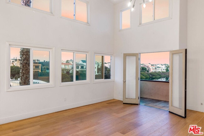 Building Photo - 29 Lighthouse St