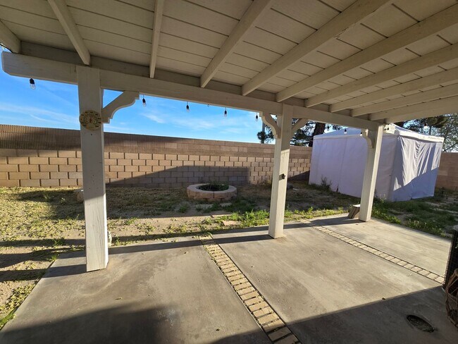 Building Photo - 2835 La Vida Dr