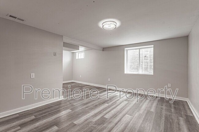 Building Photo - 10516 E 26th St S