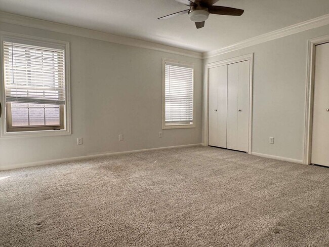 Building Photo - 1901 Potomac Dr