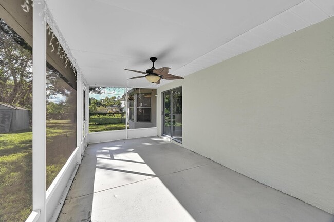 Building Photo - 462 NW Sherbrooke Ave