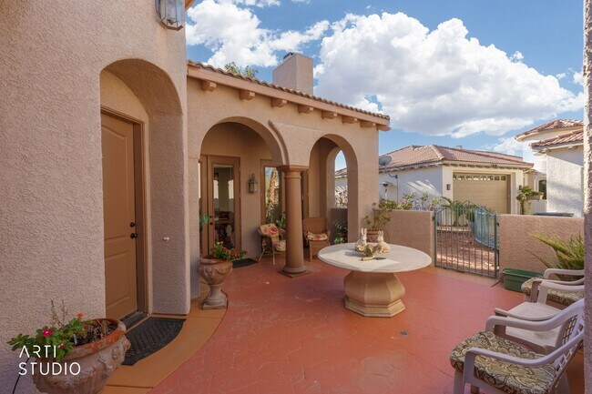 Building Photo - Beautiful home located in the gated commun...