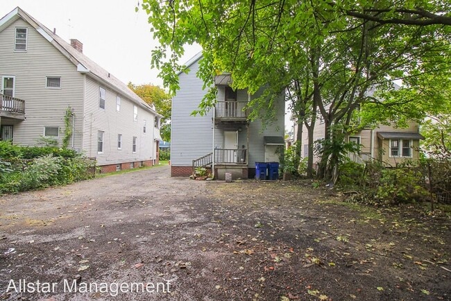 Building Photo - 2 br, 1 bath House - 11808 Parkhill Avenue Up