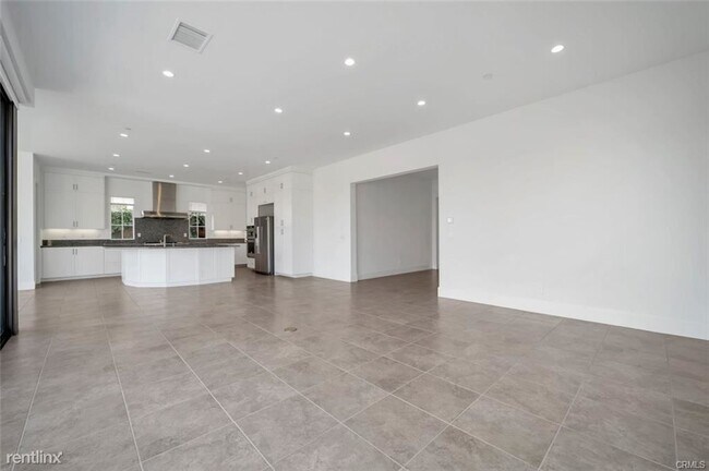 Building Photo - 4 br, 4.5 bath House - 234 Oceano