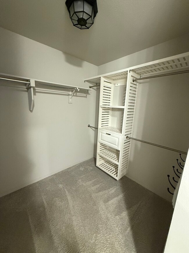 Building Photo - 1232 E Toledo St