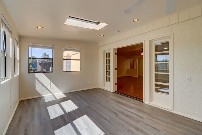 Building Photo - Home in Antelope Hills!