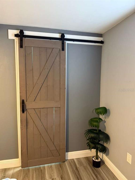 Building Photo - 2021 Valley Dr