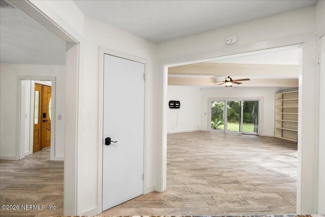 Building Photo - 2421 Dogwood Ln