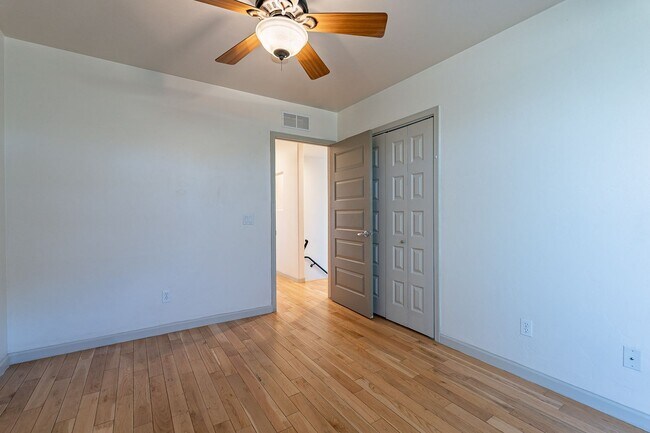 Building Photo - 110 S Placita Colonia Solana