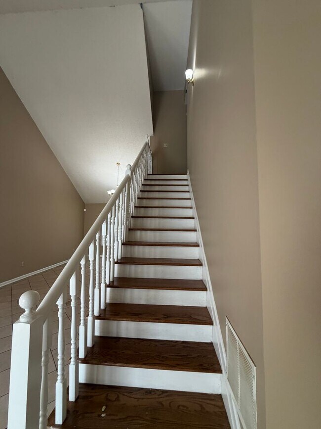 Building Photo - Charming Two-Story Home on a Corner Lot in Jonesboro