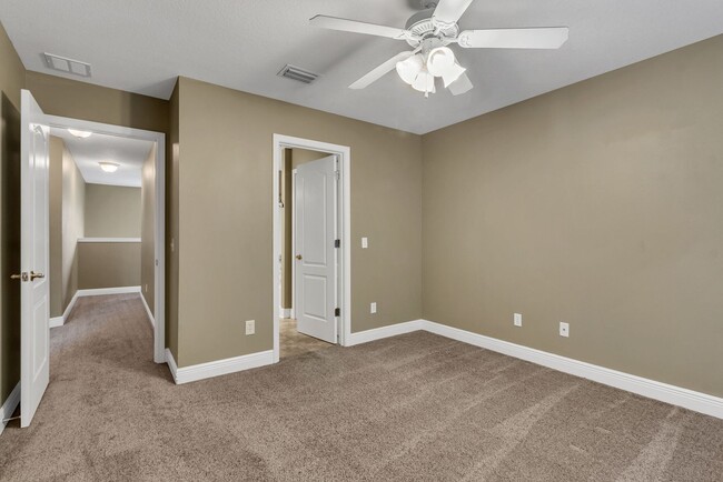 Building Photo - 3 Bedroom- 3 Full bath Small Pet Friendly ...