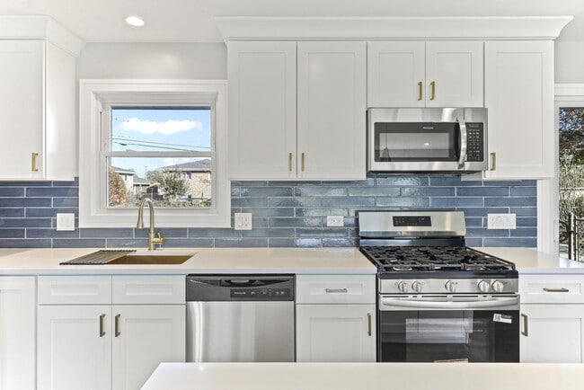 Building Photo - 8409 Newland Ave