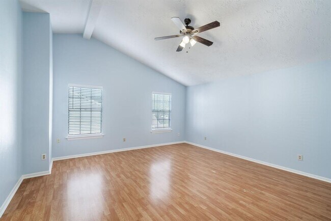 Building Photo - 4330 Heathfield Dr