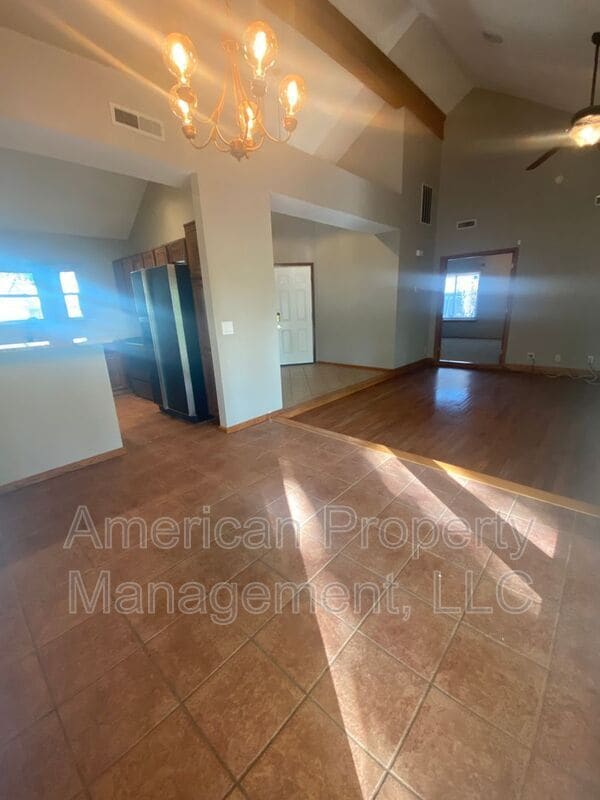 Building Photo - 4729 S Ironwood Ave