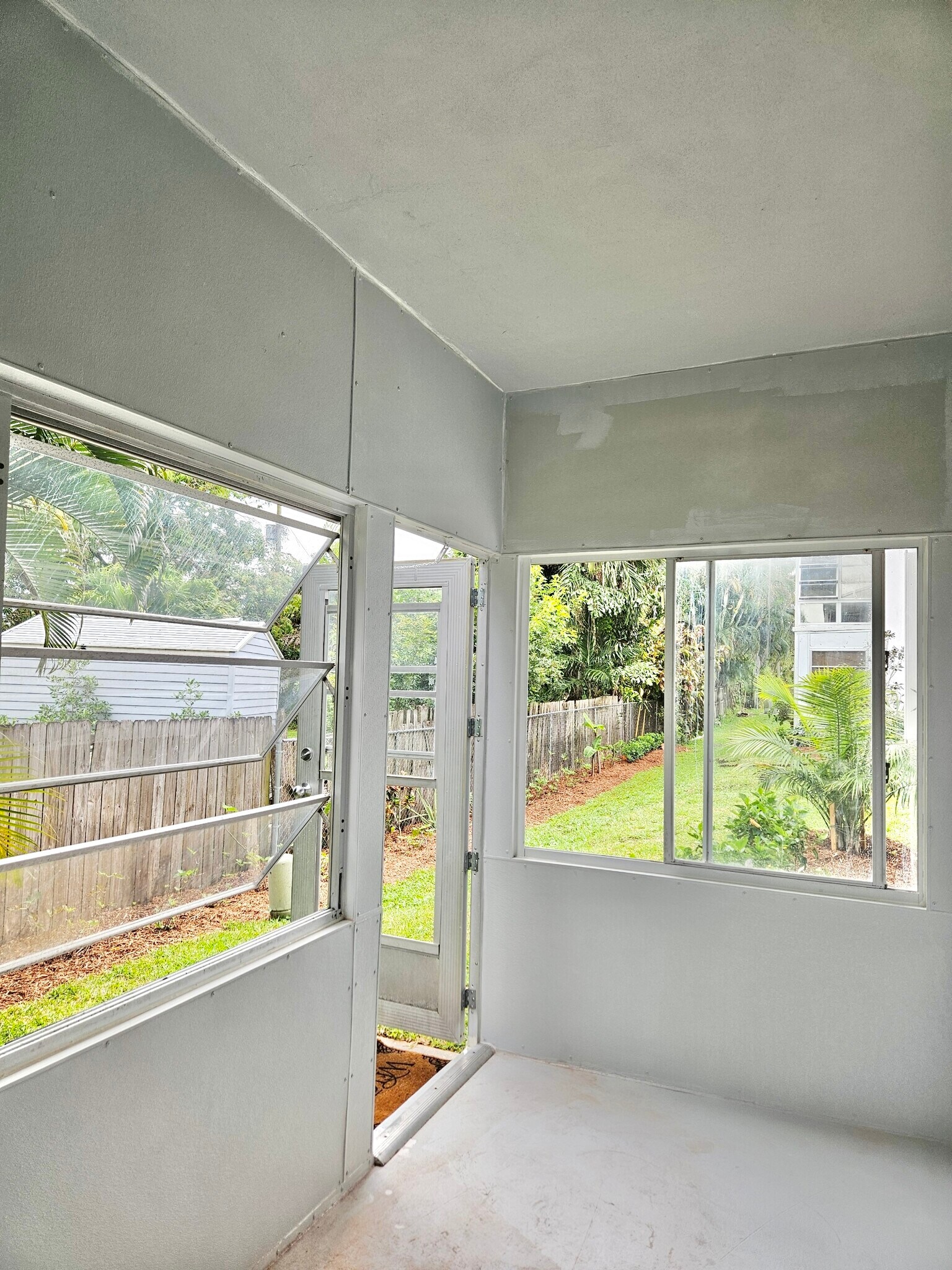 Building Photo - 1950 Lake Osborne Dr