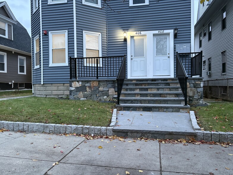 Exterior - 406 Pawtucket Ave