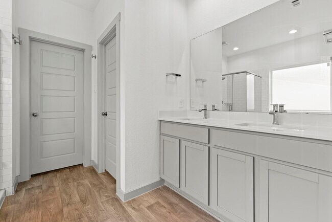 Building Photo - 207 William Ln