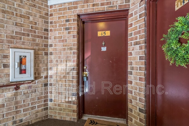 Building Photo - 15 Beagle Run
