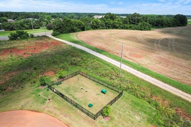 Building Photo - Fully Furnished and Move-In Ready! Flexible Lease Options Available!