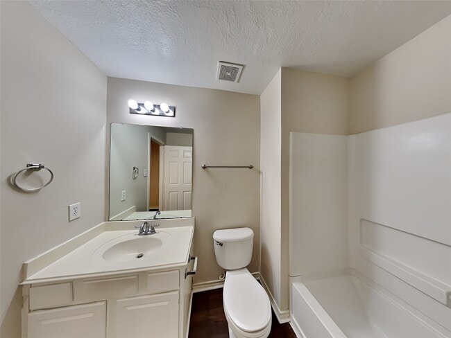 Building Photo - 2219 Shady Pine Dr