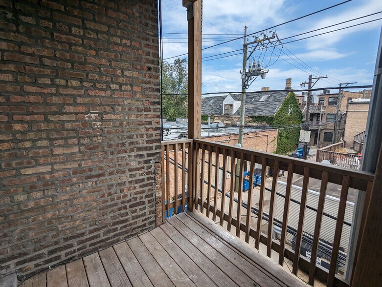 Building Photo - 3935 N Janssen Ave