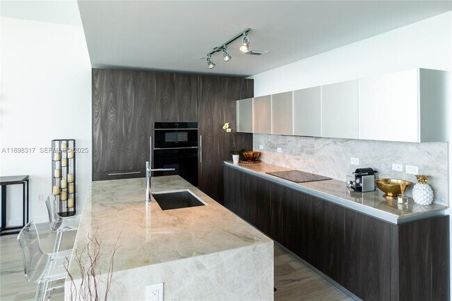 Building Photo - 3131 NE 7th Ave