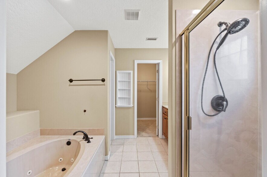 Building Photo - 1946 Kadima Cir