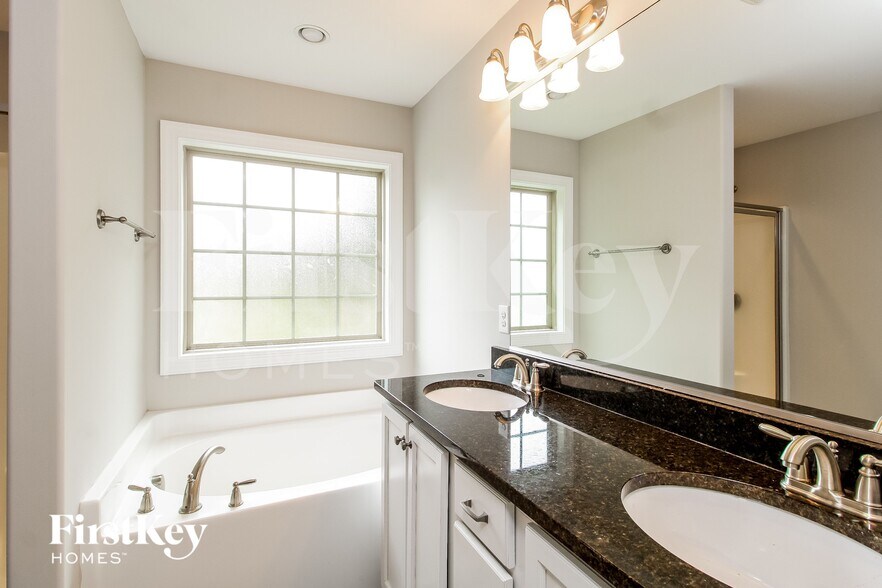 Building Photo - 4669 Pebble Lake Dr