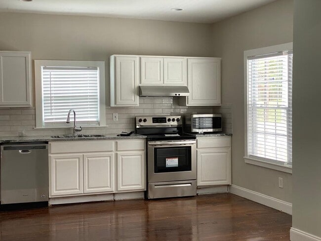 Building Photo - 679 Jones Ave NW