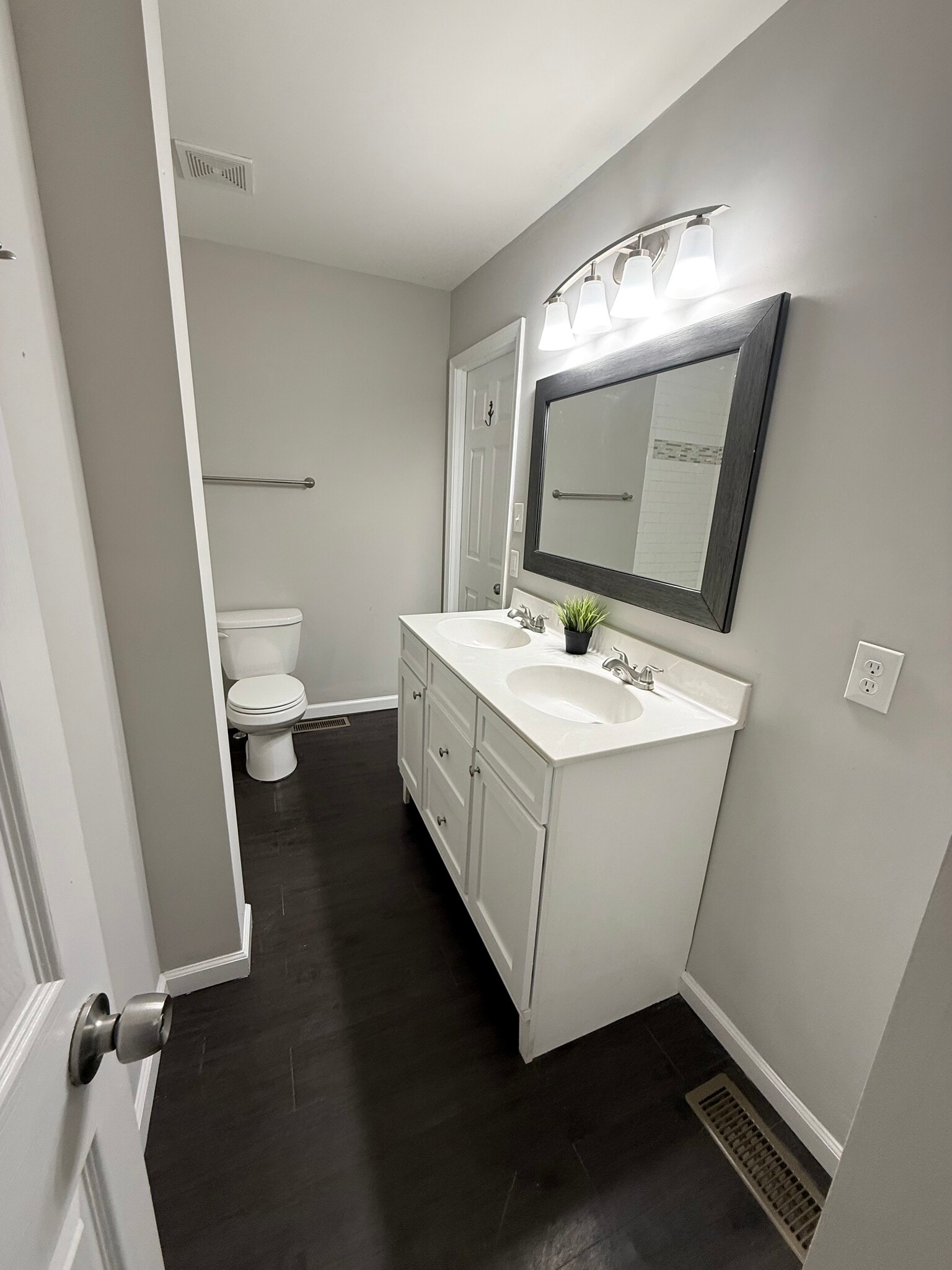 Building Photo - 104 Kelmar Ave