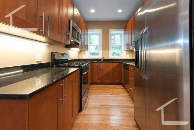 Building Photo - Luxury Apt Near Cleveland Circle, Laundry in Unit, Back Deck, Firepit, Near Ts!  NO FEE