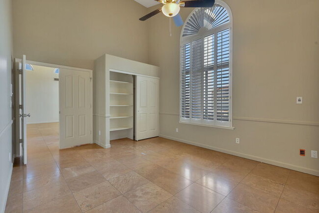Building Photo - 1307 E Treasure Cove Dr