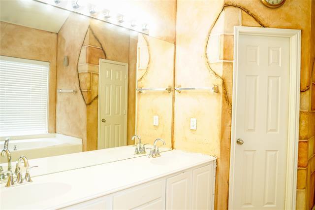 Building Photo - 6018 Blue Oak Dr